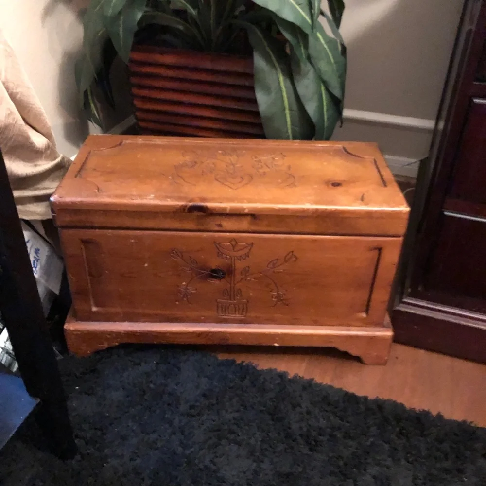 Small trunk / toy box - Picture 1 of 2
